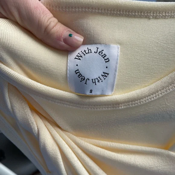 With Jean Dani dress in pearly yellow - Picture 4 of 8